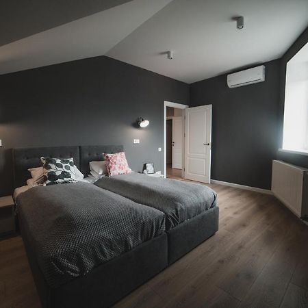 Kostjukowski Apartments Mudroho 12 V Lviv Buitenkant foto